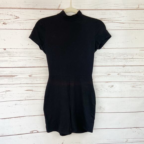 Windsor S Black Basic Short Sleeve High Mock Neck Keyhole Biker Short Romper - Picture 5 of 10
